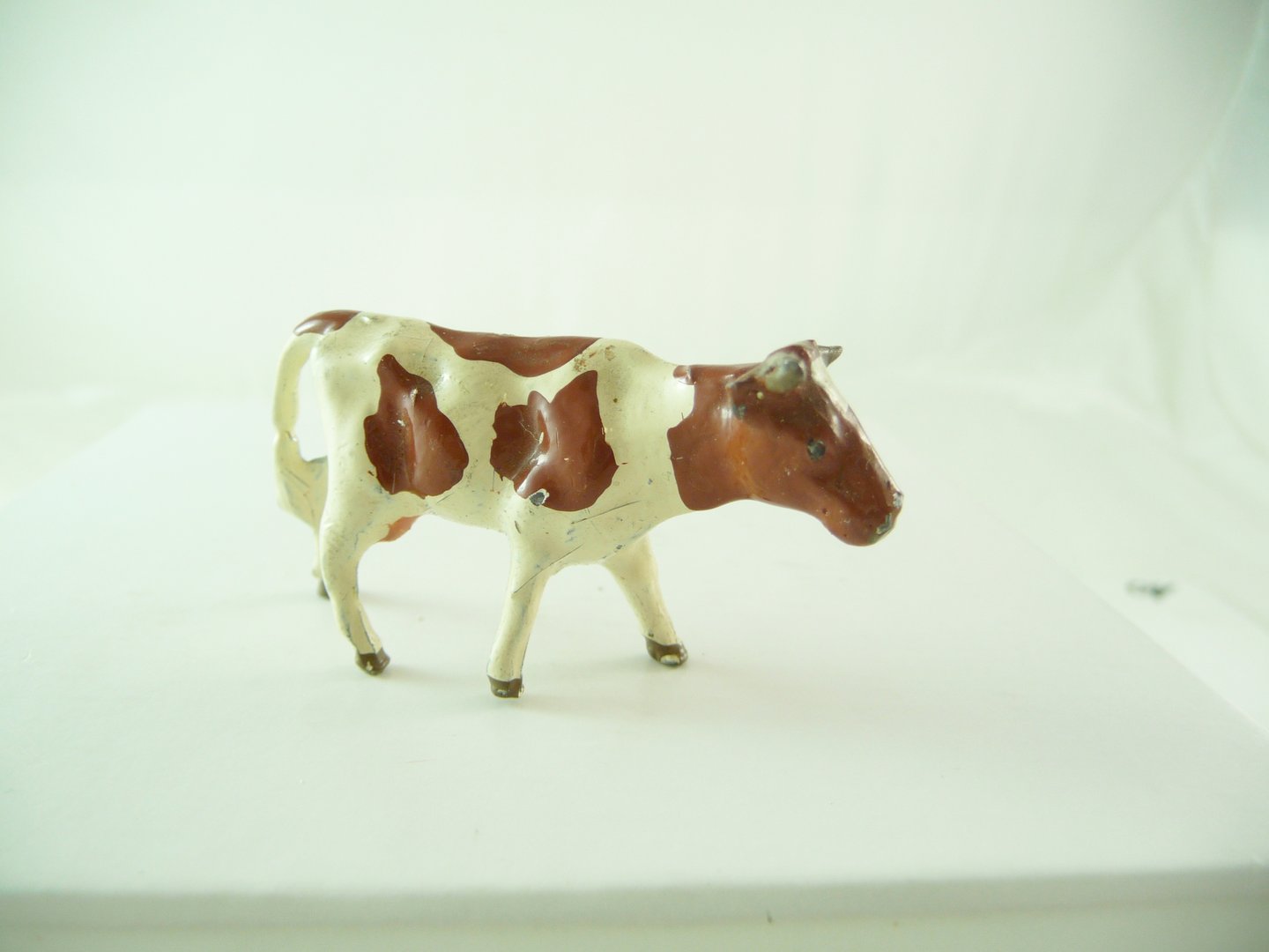 Merten Metall Kuh stehend, weiß/braun (passend zu 4 cm