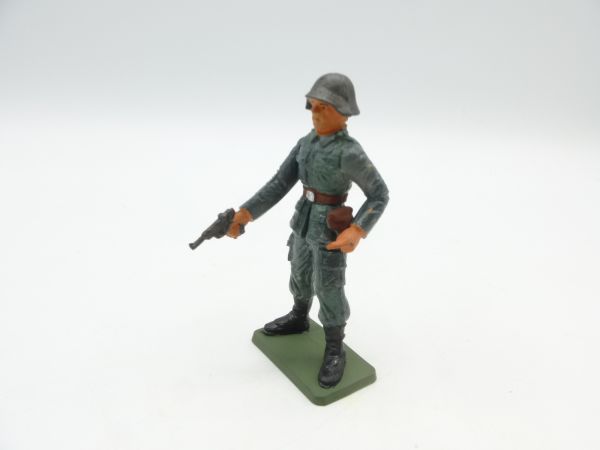 Starlux Swiss soldier with pistol
