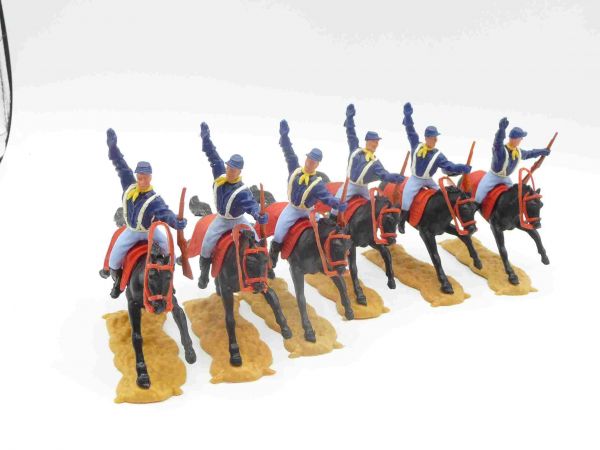 Timpo Toys 6 Union Army soldiers 2nd version riding with rifle, arm up