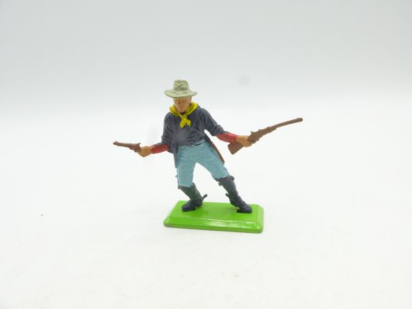 Britains Deetail 7th cavalry soldier with rifle + pistol