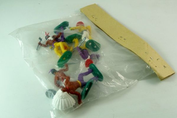 Crescent 6 Figures in original bag (3 Indians, 3 Cowboys, thereof 1 Indian Chief)
