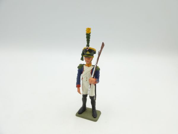 Starlux Napoleonic soldier, rifle shouldered
