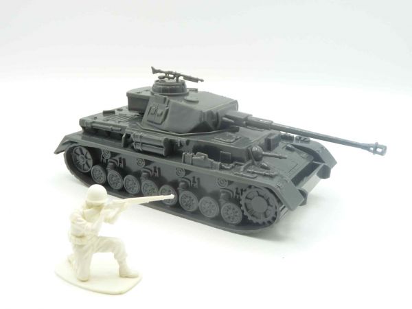 Classic Toy Soldier 1:32 Tank, grey, suitable for Airfix, Matchbox, etc. - figure only for size comparison