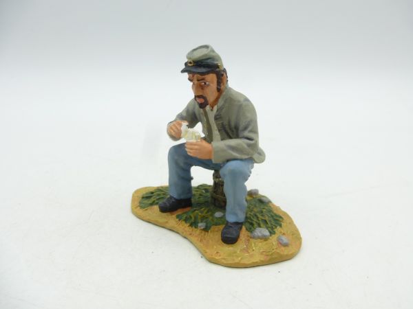 W. Britain Metal / Britains Confederate Camp Scene, soldier sitting with cards