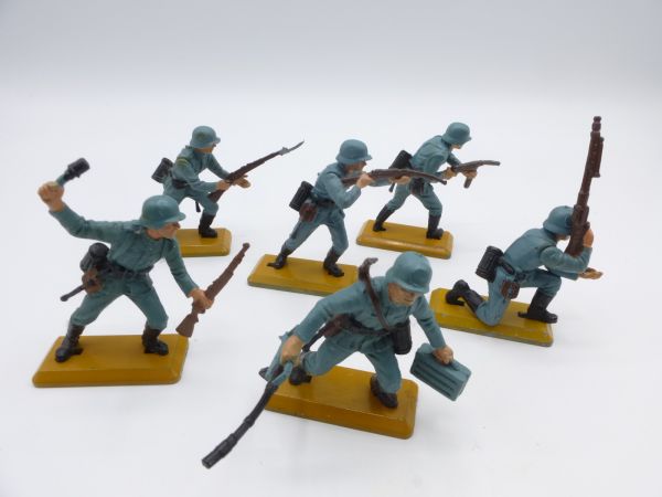 Britains Deetail Nice set of German soldiers (6 figures) - with orange bases