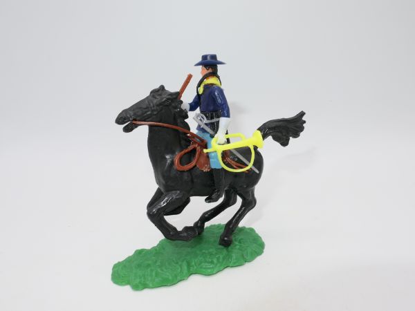 Elastolin 5,4 cm Northerner on horseback with rifle + trumpet - great horse