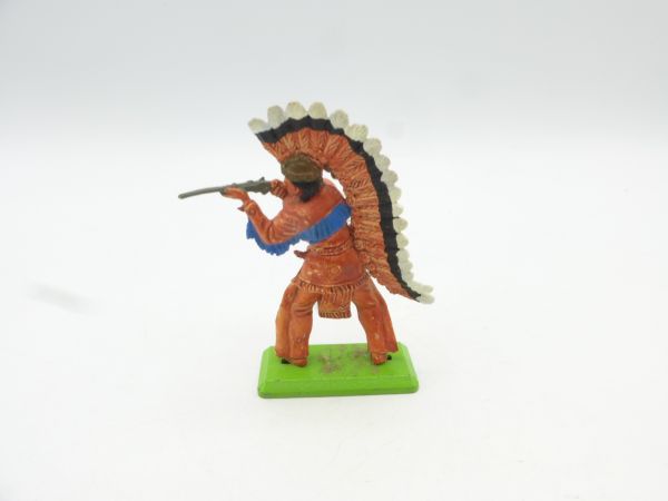 Britains Deetail Indian firing, with long feather headdress