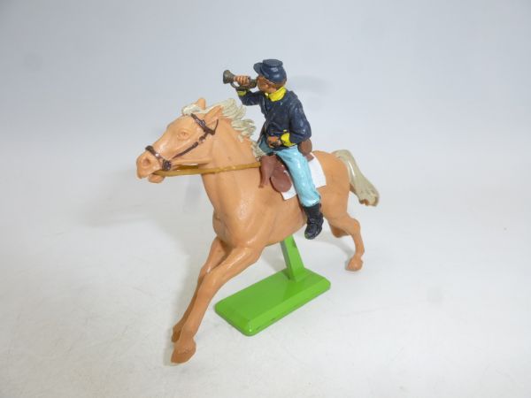 Britains Deetail Union Army Soldier riding with trumpet