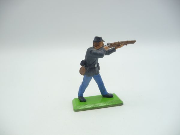 Britains Deetail Union Army Soldier standing firing (fixed arm)