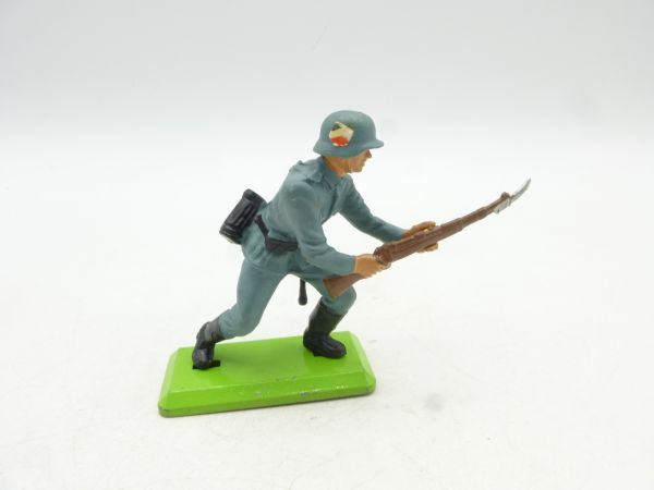 Britains Deetail German soldier advancing with rifle (with emblem)