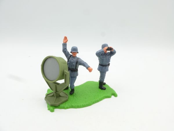 Timpo Toys Searchlight diorama, Germans
