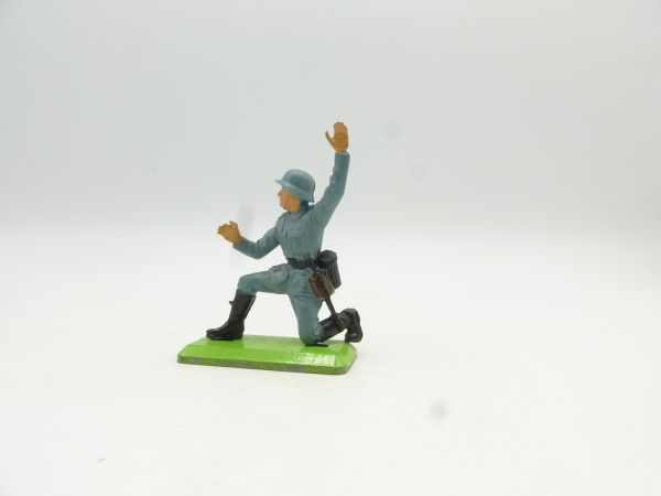 Britains Deetail German 2nd version kneeling, arms up - from diorama