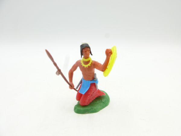 Elastolin 5,4 cm Indianer kniend mit Speer + Schild (2 zusätzl. Waffen im Gurt)