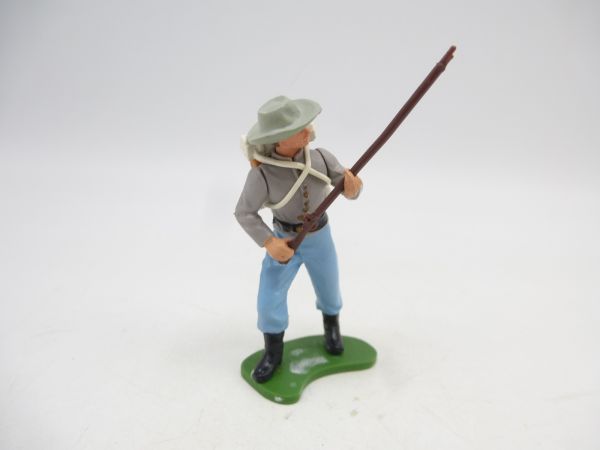 Britains Swoppets Southerner advancing with rifle (hat)