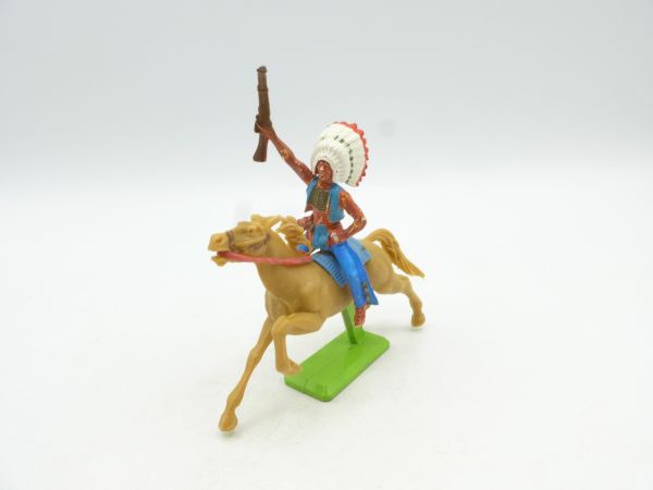 Britains Deetail Indian riding, holding rifle on top