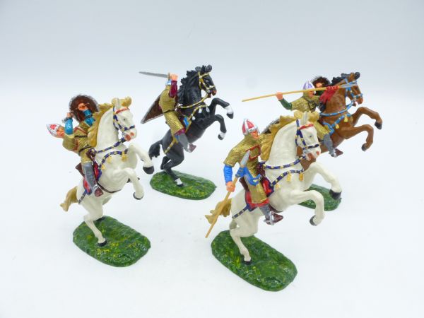 Elastolin 4 cm 4 Normannen, reitend auf aufsteigenden Pferden
