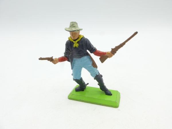 Britains Deetail 7th Cavalry soldier standing, shooting pistol + rifle