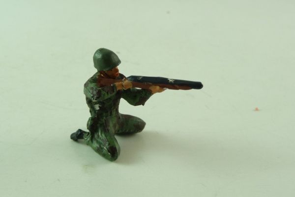 Merten Bundeswehr Soldier, kneeling, firing, No. 443/d