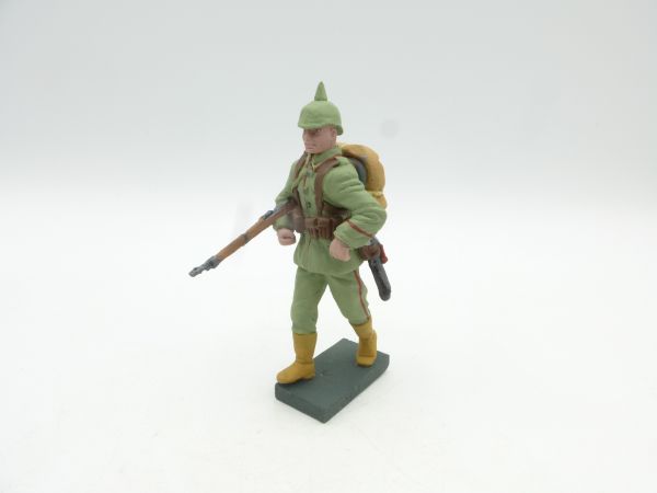 Miniforma Soldat 1. WK vorgehend, Gewehr tragend
