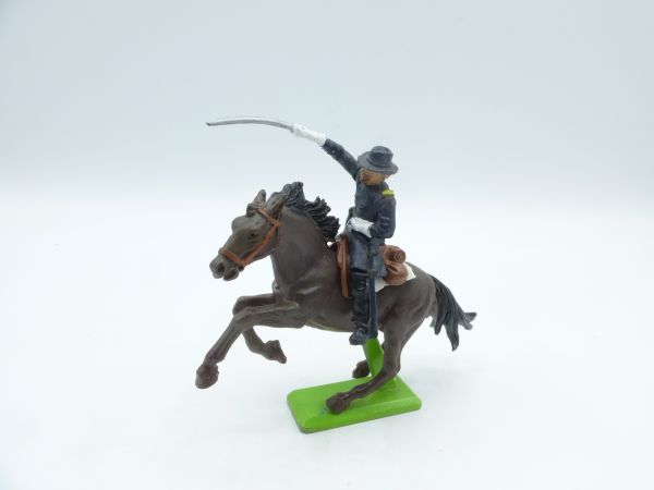 Britains Deetail Union Army soldier, officer riding, storming with sabre