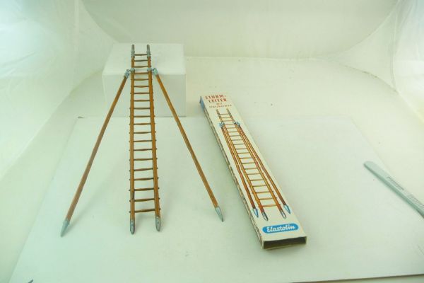 Elastolin 7 cm Scaling ladder, No. 9887 - orig. packaging, 1 flap on the box missing, contents top