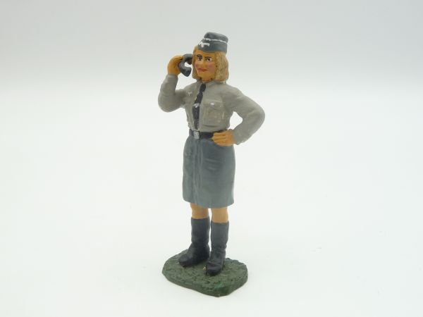 Female soldier with telephone - modification, well fitting to Elastolin or Lineol figures