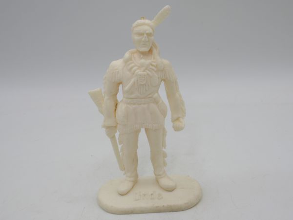 Linde Indian, cream white, rifle at side