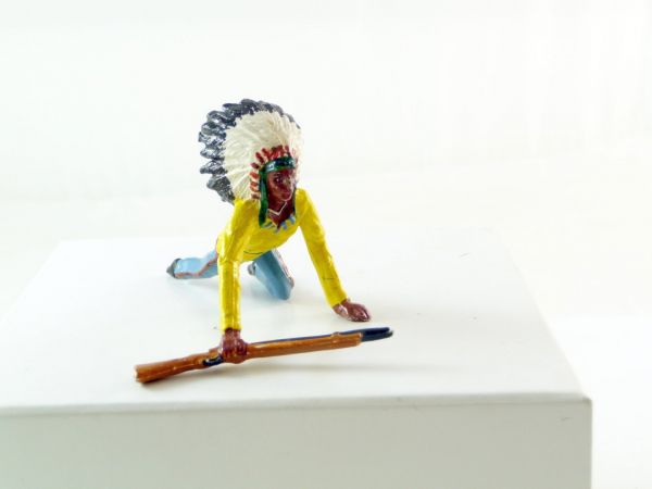 Merten 6,5 cm Indianer schleichend mit Gewehr, gelbes Oberteil - schöne Figur
