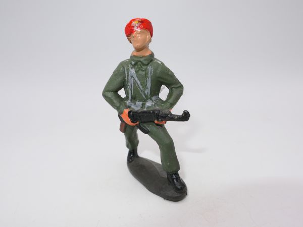 Soldier with red beret advancing with MG (plastic) - unused, great modification