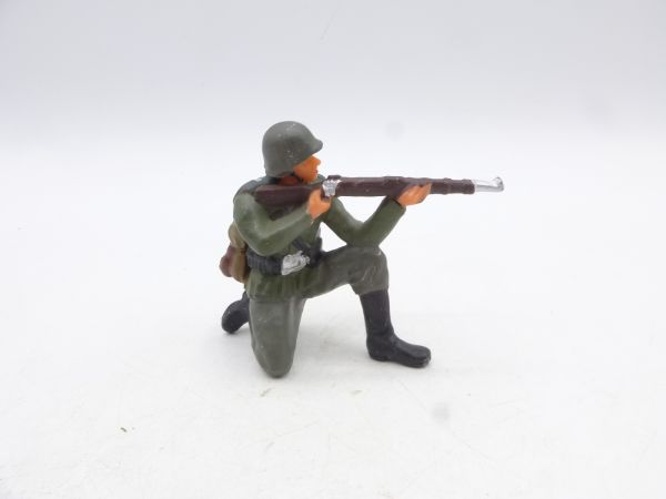 Elastolin 7 cm German Wehrmacht 1939, rifleman kneeling, No. 10066