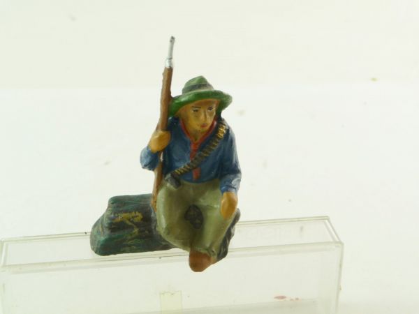 Lineol Cowboy sitting with rifle (post-war) - great condition