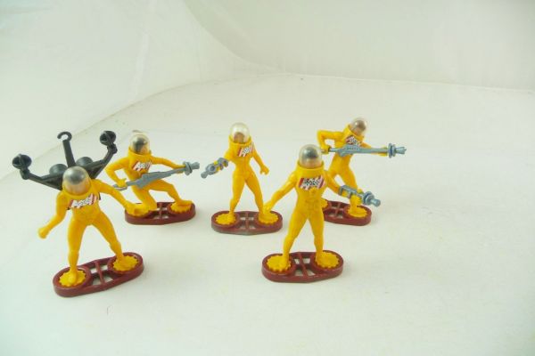 Britains Deetail Space Series: 5 Stargards - very good condition