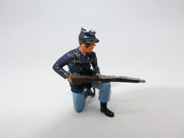 Northern soldier kneeling with rifle - great 4 cm modification