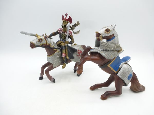 Knight riding and riderless knight horse (similar to Schleich)