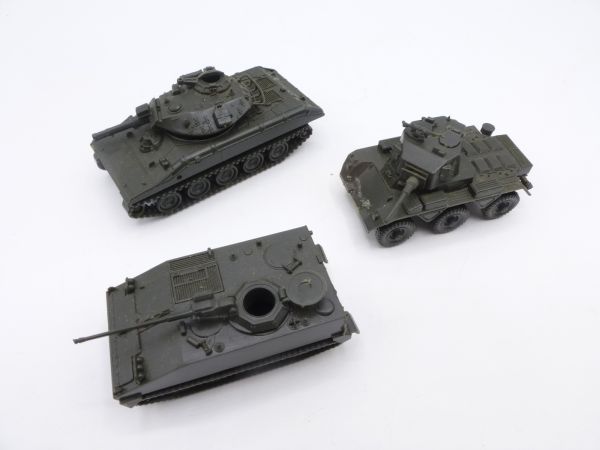 Roco Minitanks 3 tanks (Sheridan, Saladin, M114) - used, see photos