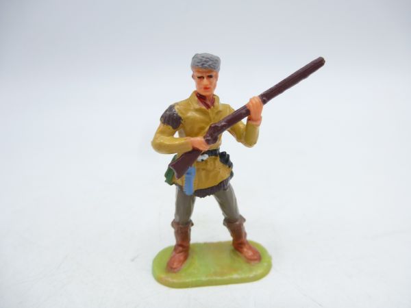 Elastolin 4 cm Trapper standing with rifle, No. 6980 - rare colour combination