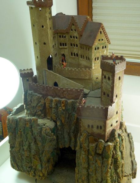 SONDERPREIS Große zweiteilige, rollbare Burganlage (50 x 40 cm, Höhe 73 cm) - ohne Figuren