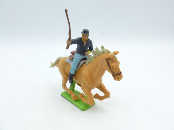 Britains Deetail Union Army Soldier on horseback, rifle high