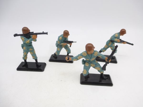Britains Deetail 4 soldiers modern army