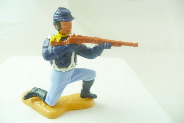 Timpo Toys Union Army soldier 3rd version kneeling firing