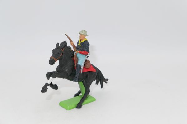 Britains Deetail Soldier 7th Cavalry on horseback, rifle at hip