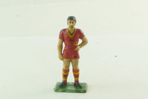 Starlux Footballer standing - early figure, great painting