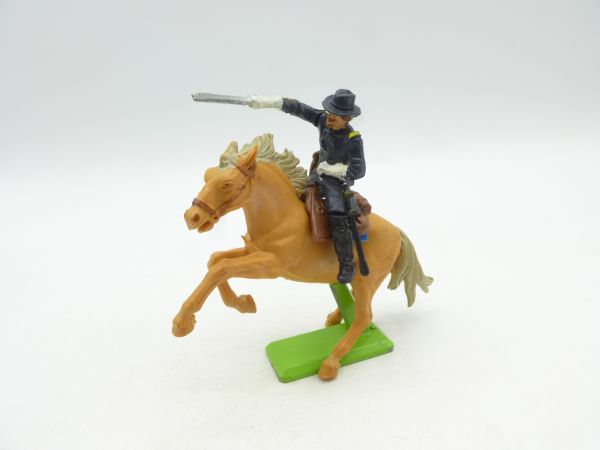 Britains Deetail Union Army Soldier on horseback, officer attacking with sabre