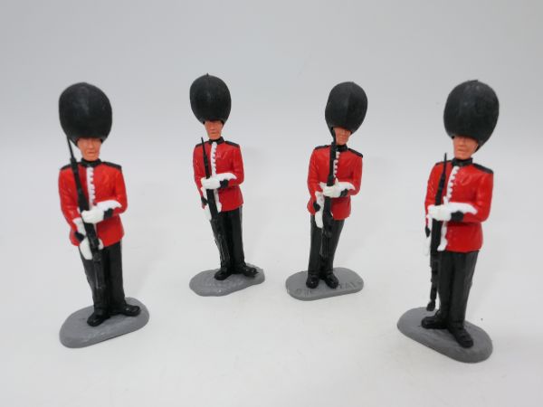 Timpo Toys 4 Guardsmen standing, presenting rifle
