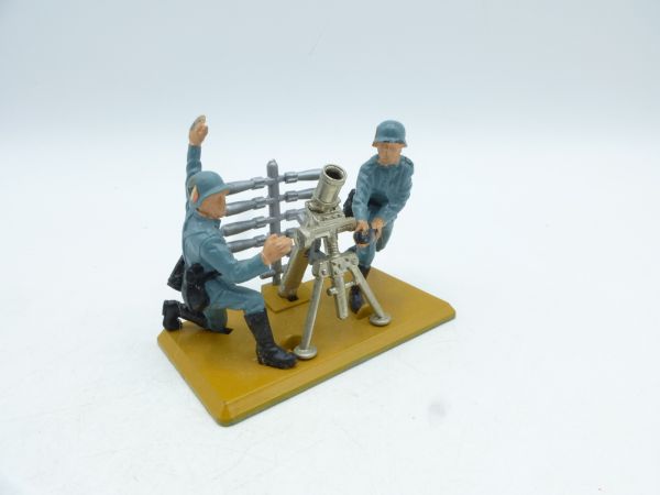 Britains Deetail Grenade launcher diorama with Germans, incl. gun shells