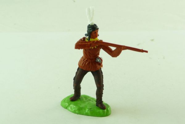 Elastolin Indian standing, firing with rifle