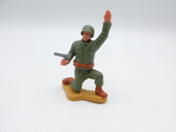 Timpo Toys American kneeling with pistol, arm up