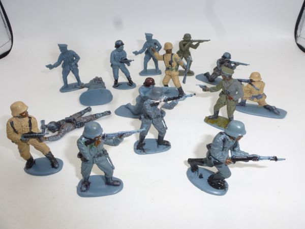 Matchbox 1:32 15 German Combat Troops from P 6001 - painted, see photo