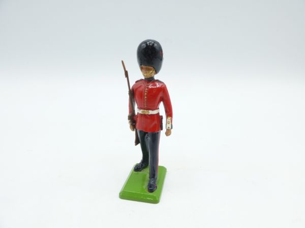 Britains Guards: Soldier, rifle shouldered