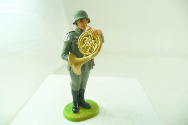 Elastolin 7 cm German Wehrmacht 1939: Soldier standing with French horn